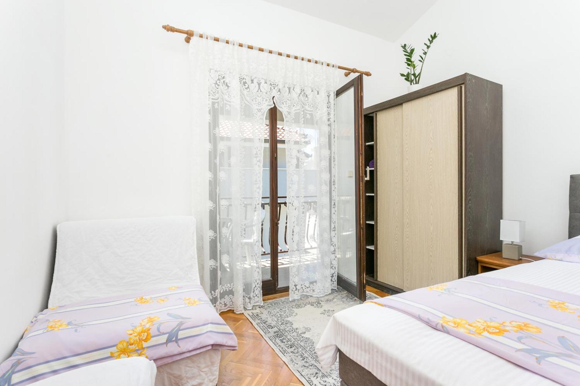 Apartments With A Parking Space Podstrana, Split - 17586 客房 照片